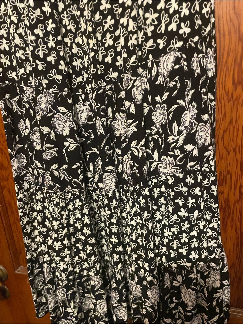 Black & White Floral Tiered Midi Dress - Sleeveless Scoop Neck - Picture 5 of 9